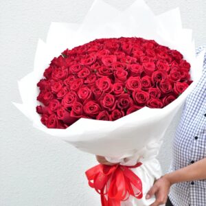 100 red roses bouquet, red roses meaning, roses and chocolates, fresh flowers.