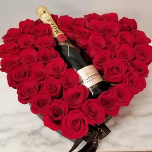 Valentines romantic roses and champagne box. Valentines luxury heart-shaped rose box, romantic champagne flower box, valentines most & roses surprise Kenya, valentines day romantic gift hamper Nairobi.