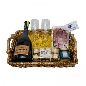 luxury hampers, online gift shop in Kenya, romantic gifts for her, birthday hampers, anniversary