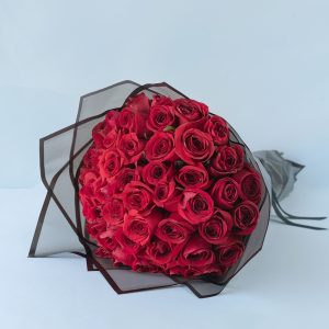 bunch of red roses, red roses for valentines day, red roses bouquet for birthday, best flowers to buy, flower shop near me