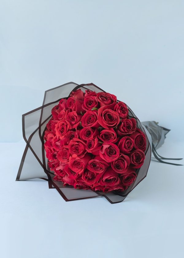 bunch of red roses, red roses for valentines day, red roses bouquet for birthday, best flowers to buy, flower shop near me