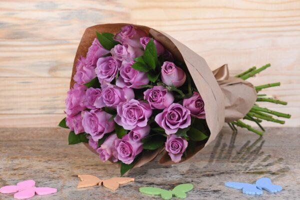Flowers in Nairobi Kenya, romantic flowers for her, flower shop in Kenya, send flowers in Nairobi.