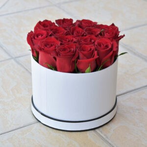 fresh flowers Kenya, romantic red roses for her, red roses for valentines day, rose flower box, same day valentines day delivery