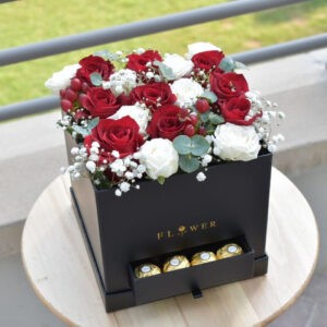 lovely roses for her, red and white roses, flowers gift box, send her flowers, fresh flowers